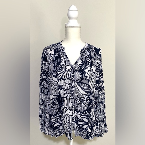 crown & ivy Tops - Crown & Ivy Womens XL Navy Blue/Gray/White Floral Long Sleeve Top Preppy Classic